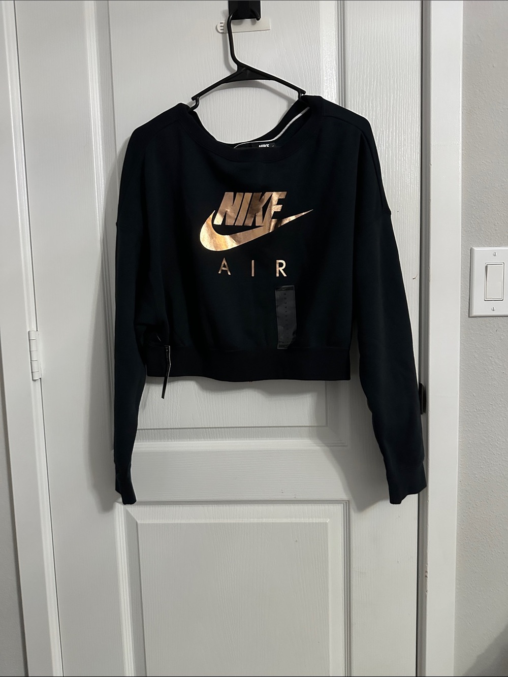 Nike Women's Black Cropped Sweatshirt with Metallic Gold Logo